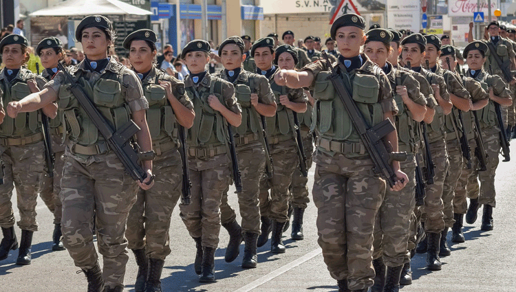 Donne in Divisa, Venti anni del servizio militare femminile