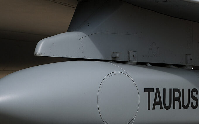 immagine rendering missile taurus con ia, germania, russia, guerra ucraina